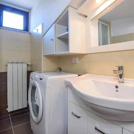 Nice In With 4 Bedrooms *